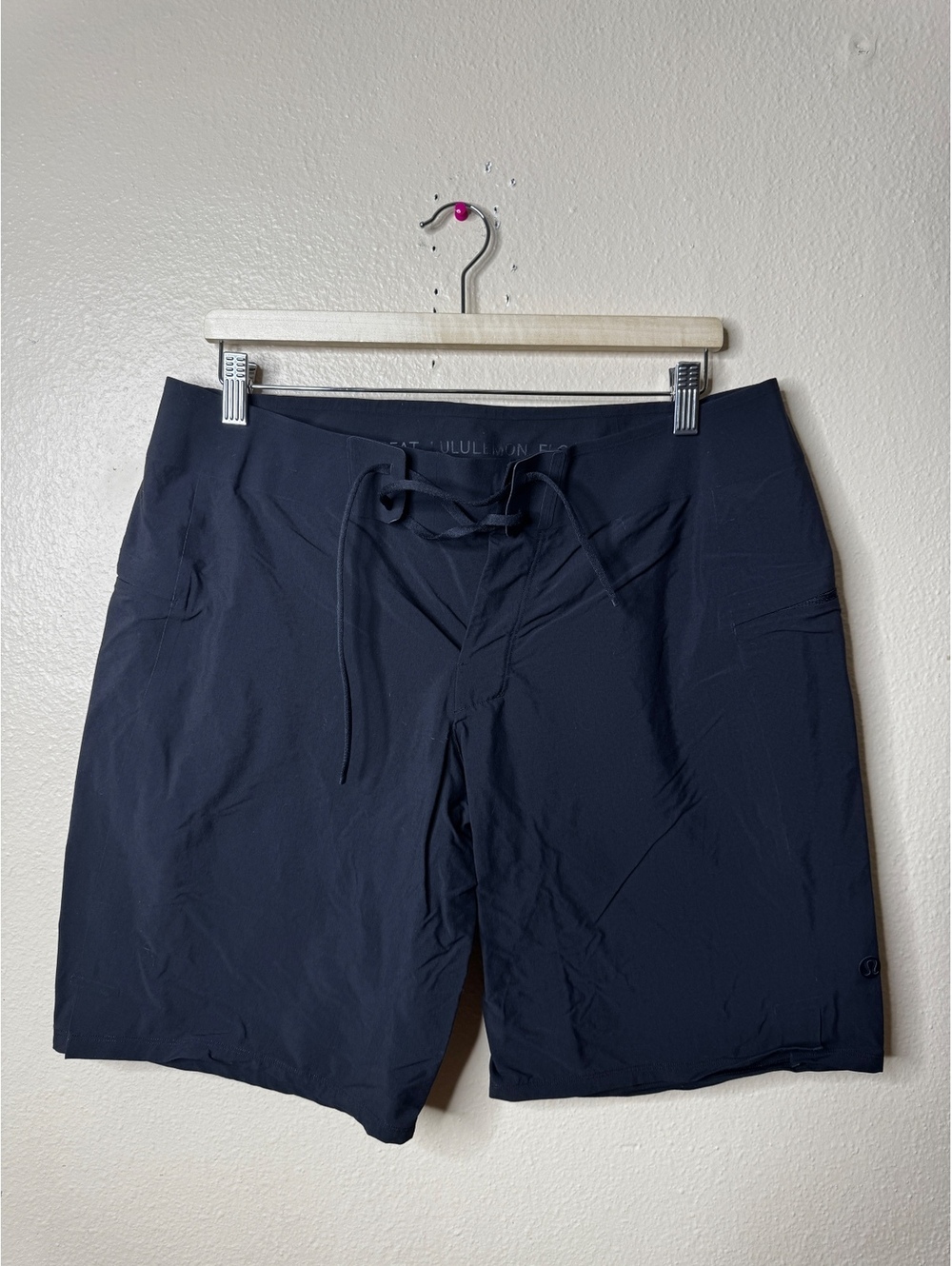 Lululemon Mens Size 32 Board Shorts Black Drawstring Zip Pockets Swim